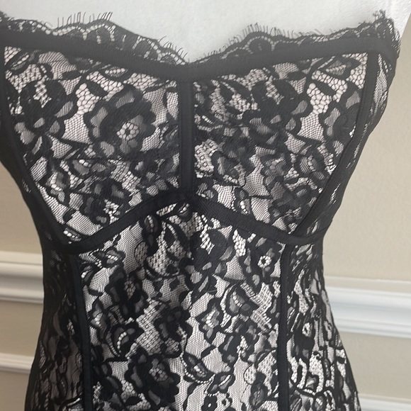 White House Black Market lace dress - size 4 - Picture 9 of 10